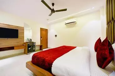 Hotel Surya Plaza Nwely Bulit New Delhi