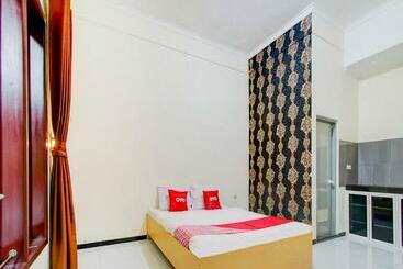 Hotel Vaccinated Staff  Oyo 90151 Guest House 180