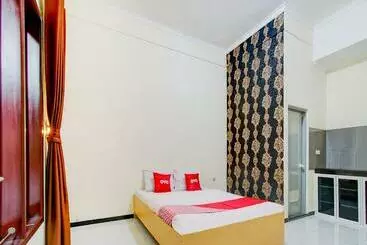 Hotel Vaccinated Staff  Oyo 90151 Guest House 180