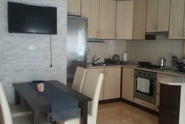 膳宿费 Juli Vendégház