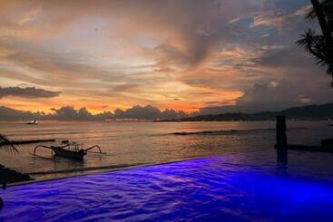 Ocean Suite By A&j Exceptional Beachfront Apartment Candidasa