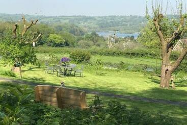 민박 Coombe Lodge Farm House