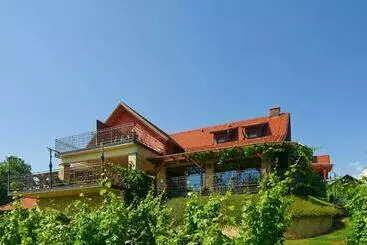 هاستل Tourism Tompa