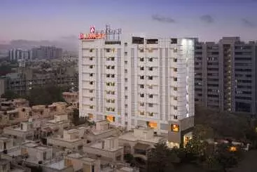 בית מלון כפרי Ramada Ahmedabad