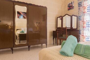 پانسیون Acomodation House Kavarna