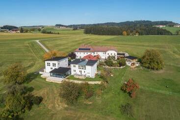 Hotelli Ferienhof Neundlinger