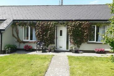 مبيت وإفطار Lakeside Loughrea