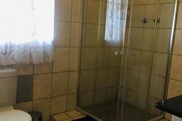 פנסיון Tropical Paradise Guest House