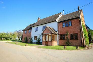 Three Ways Farmhouse B&b