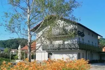 ペンション Apartments & Rooms Saša