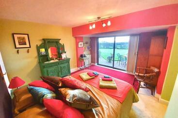 Seven Acre Corner B&b