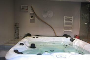 تختخواب و صبحانه La Terracotta