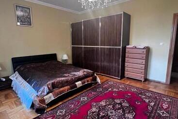 تختخواب و صبحانه Spacious Rooms In Peaceful Jelgava Area
