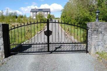 مبيت وإفطار Golden Rose House