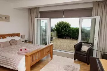 Majatalo The Waters Edge