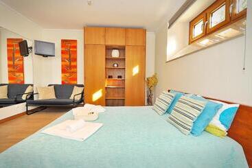 پانسیون Cosy Bedrooms Guest House