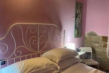 B&b Happiness In The Country