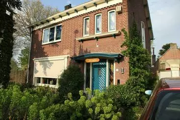 B & B Boezeneren