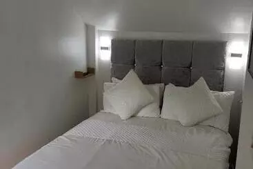 تختخواب و صبحانه Glenfern Guest House And A Separate Cottage With Its Own Private Hot Tub