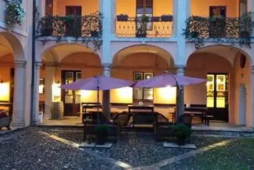 Majatalo Archi E Colonne