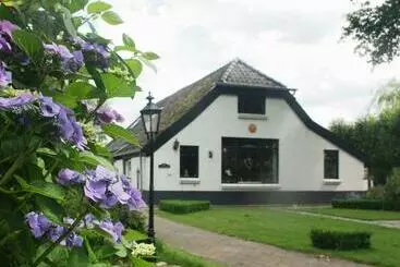 ベッドアンドブレックファースト Bed&breakfast  T Eikeltje