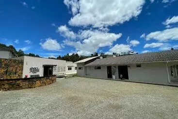 ペンション Pousada Serra & Jardim