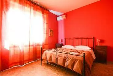 B&b Casa Fuori Casa 200 Mt Dal Casello Autostradale