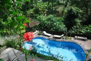 פנסיון Sari Wangi Cottage