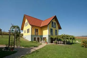ホテル Weingut Winzerhof Gästezimmer Grebenz