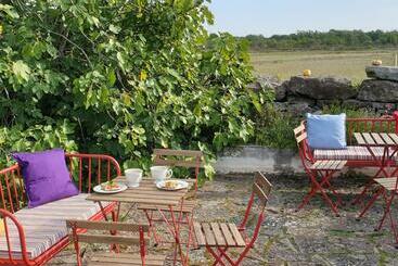 Marsjö Gård Bo & Yoga Vandrarhem