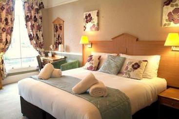 בית מלון כפרי St Paul S Lodge