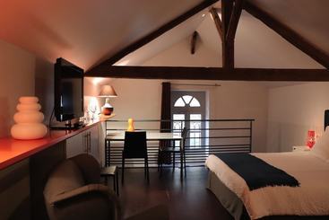 Hotel Le Doyenne   De Charme  Hypercentre