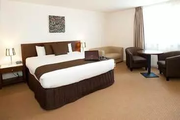 Отель Horsham International