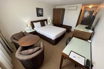 فندق Horsham International