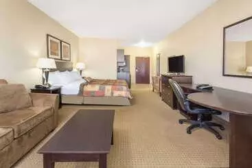 فندق Ramada By Wyndham Pincher Creek