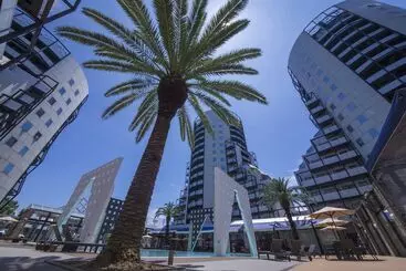 בית מלון כפרי The Residential Suites Fukuoka