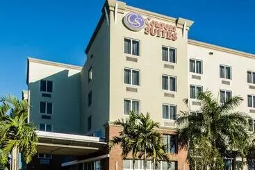 Hotel Comfort Suites Miami Airport North