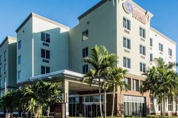 هتل Comfort Suites Miami Airport North