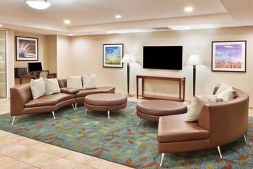 Апарт-отель Candlewood Suites Eastchase Park, An Ihg