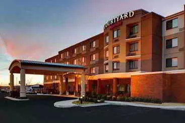 فندق Courtyard By Marriott Fayetteville
