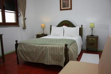 בית מלון כפרי Montemor