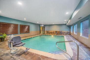 Holiday Inn Express Hotel Howe / Sturgis, An Ihg