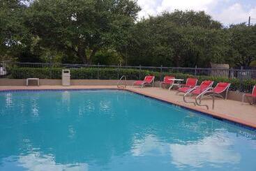 Holiday Inn Express Hotel & Suites Columbus, An Ihg