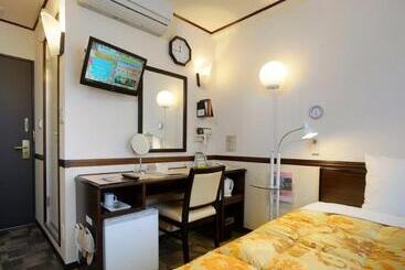 Otel Toyoko Inn Yokohama Shinkoyasu Ekimae