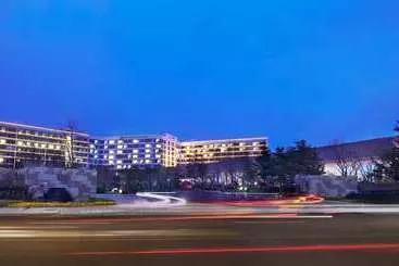 هتل Wyndham Grand Qingdao