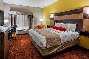 בית מלון כפרי Best Western Plus Midwest City Inn & Suites