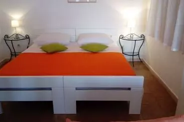 آپارتمان‌های توریست‌ها Apartments Nautilus Orasac