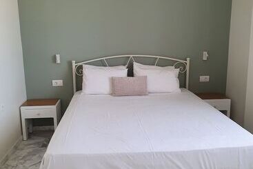 فندق Oliva Beach Studios & Apartments