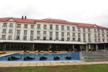 Pontefino Hotel And Residences