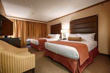 Отель Camrose Resort Casino